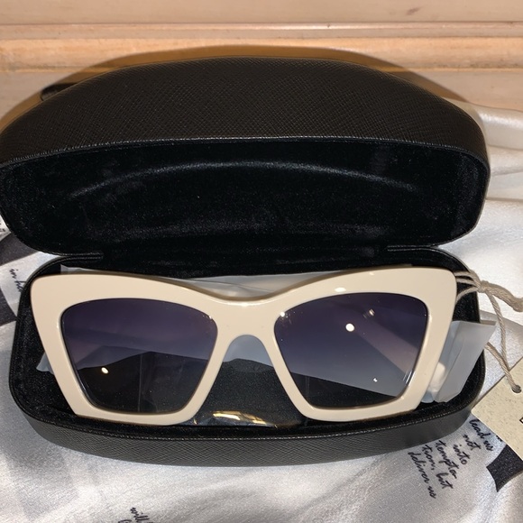 NWT Designer Sunglasses!! - Picture 9 of 9